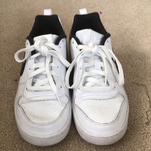 ISO Nike court borough low gs 839985 6y or 7.5 womens